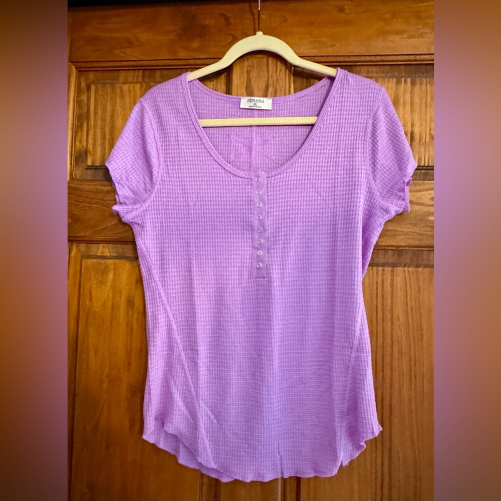 XL  Women’s Zenana Baby Waffle Snap Button Cap Sleeve Top NWOT.purple/lilac